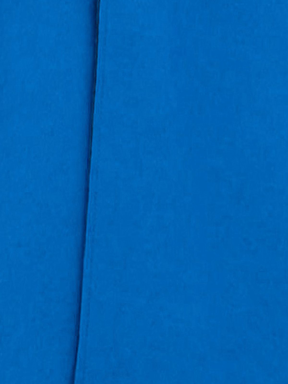 Abrigo largo azul eléctrico — detalle del tejido