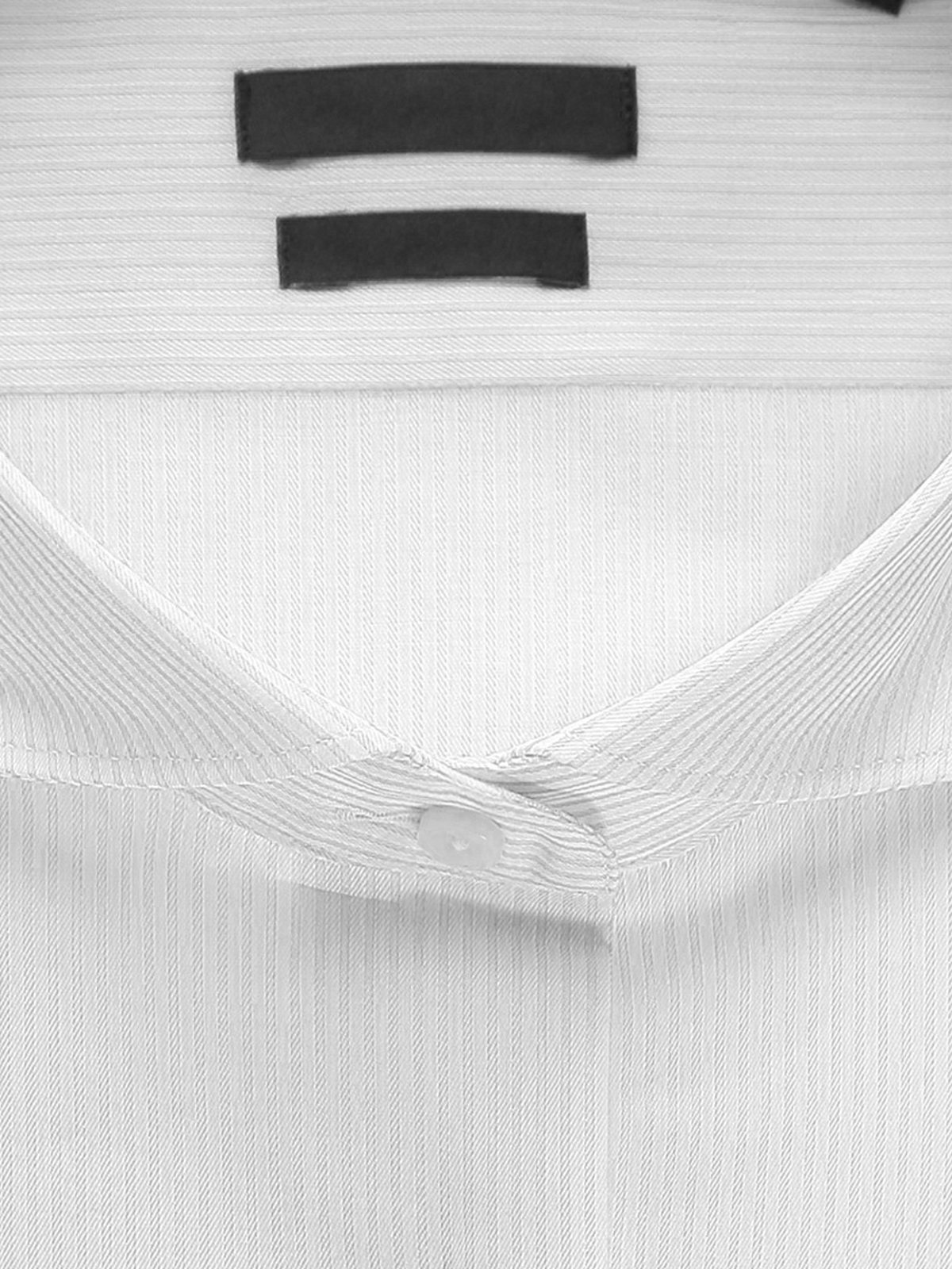 Camisa blanca de vestir — detalle